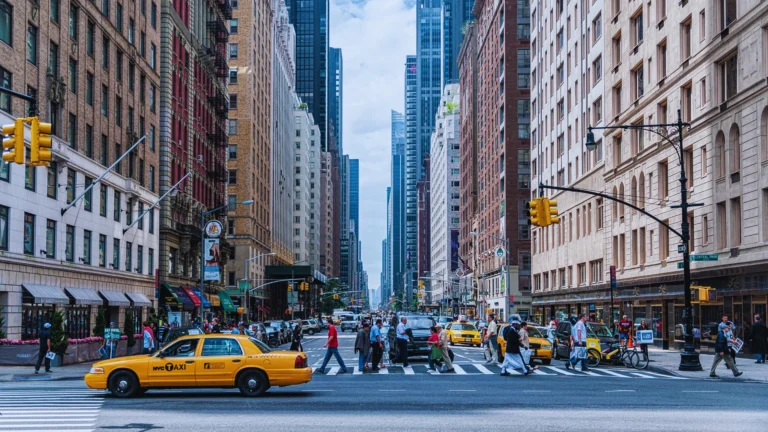 Moving Statistics for New York in 2025: Market Trends and Views
